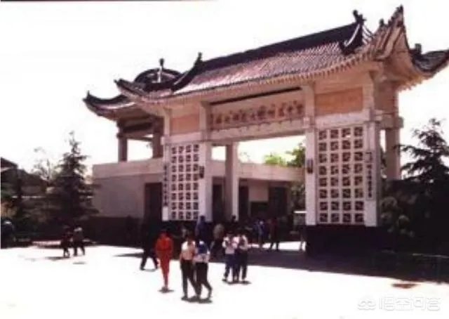 你认为西北师大附中和兰州一中哪个更好？为什么？