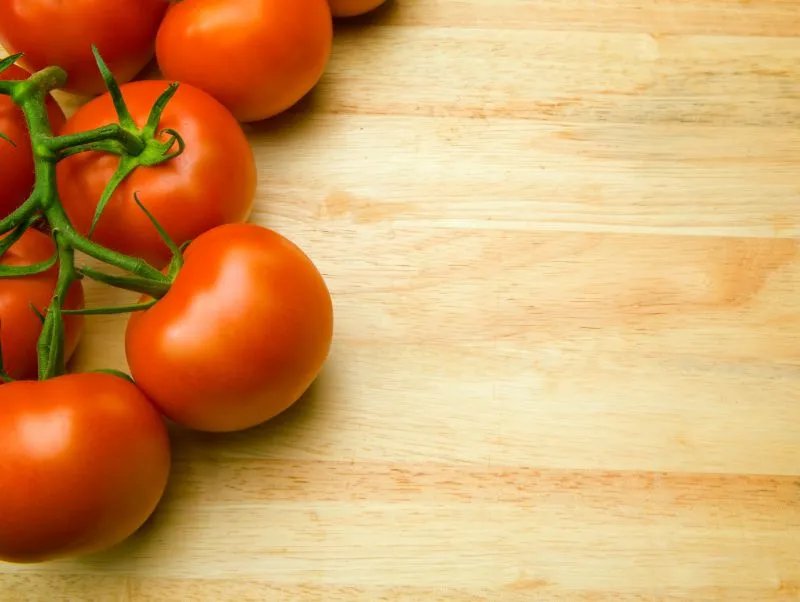 用西红柿祛斑的方法