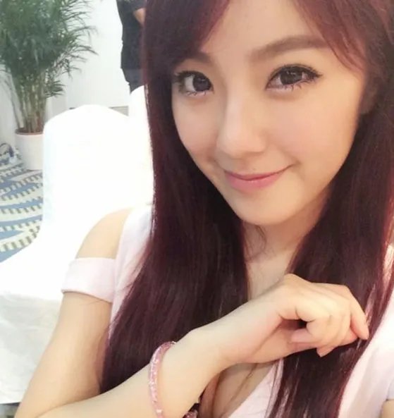 曝赵奕欢素颜照对比 揭秘其是否整容