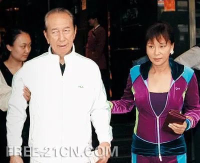 赌王为何不喜欢何超莲 赌王四太当街训何超莲吵架传言怎么来的