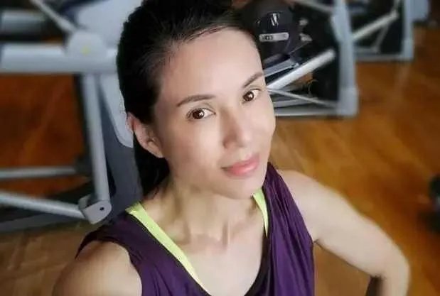 李若彤发文挺杨丽萍，你对不结婚的艺人怎么看？