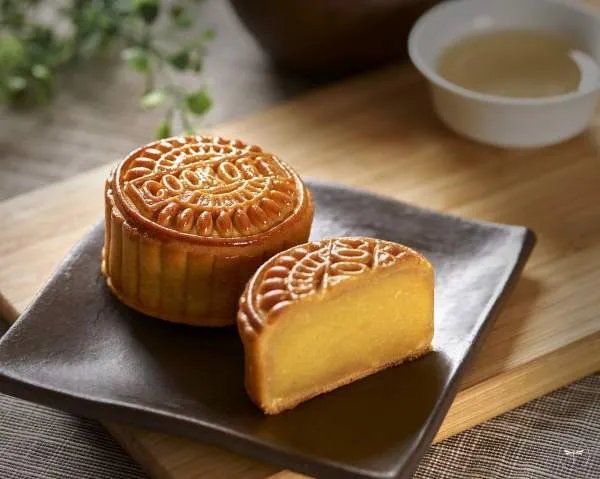 就多名老人吃月饼被送医一事来说,月饼怎么吃合理?