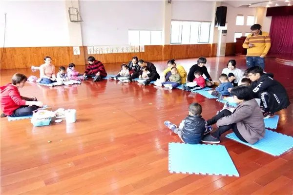 1岁宝宝因视频早教致近视100度，孩子几岁早教合适？