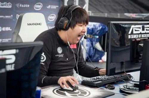 Chuan神直播爆料:泡妞认识B神 想入中国国籍