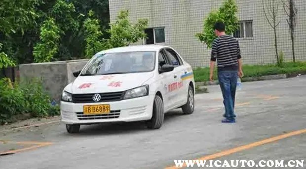 侧方位停车技巧图解30，侧方位停车怎么调30cm