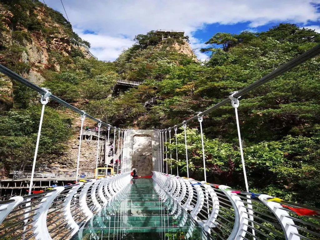 辽宁虎谷峡玻璃栈道发生事故,该景区的游客情况如何?