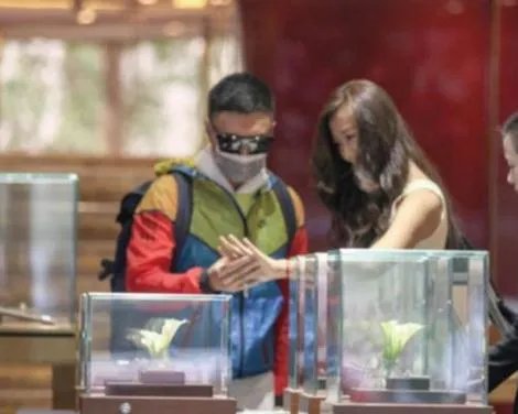 孙红雷第一任妻子:孙红雷第一任老婆照片及资料