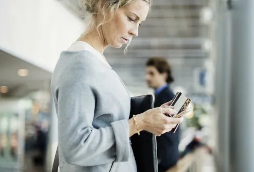 大学同学都是女生,在大学该怎样脱单呢?