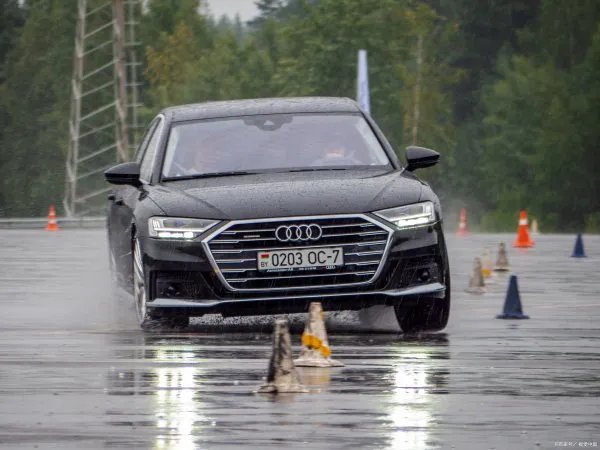 奥迪A8的使用感受怎么样？有没有车主测评一下这款车？