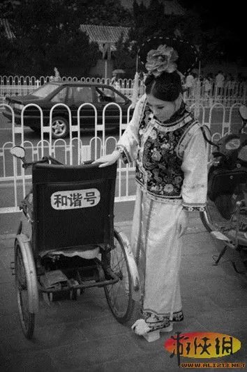 神马格格红遍网络 鬼节烧纸马引发网友猜测