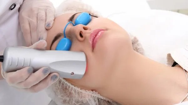 毛孔特别粗大该怎么办？毛孔粗大有什么办法解决