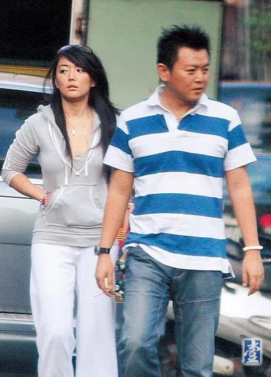 为讨好庹宗康而撒大钱除毛的小娴 庹宗康是否会与她复合