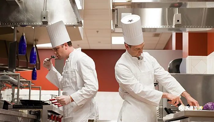 厨师为什么戴高帽子