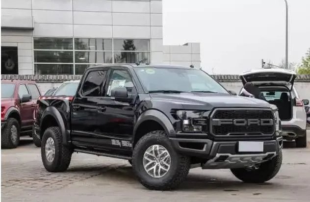 迈克尔杰克逊是如何变白的？