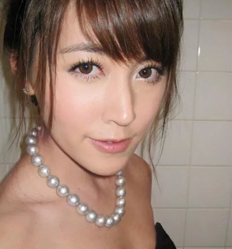 香港女团艺人蒋雅文微博宣布结婚 与老公朱经雄合照曝光