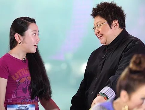 著名歌星韩红女儿是谁？ 中国梦之声收养女儿