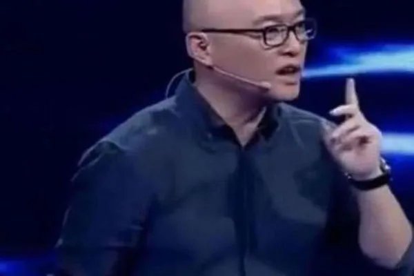 孟非怒斥女嘉宾让其滚 节目中观点冲突没说脏话