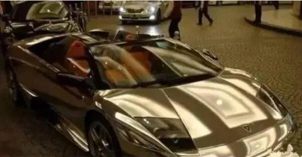 黄金跑车的主人是谁，黄金跑车的主人叫什么