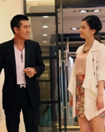 杨子黄圣依结婚照被深扒 守孝后首度亮相《厨房的秘密》