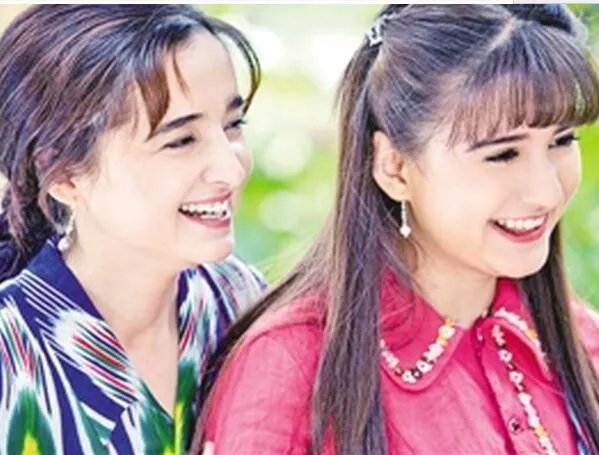 迪丽娜尔的女儿惊艳全场 欧弟情不自禁同新疆美女飙舞