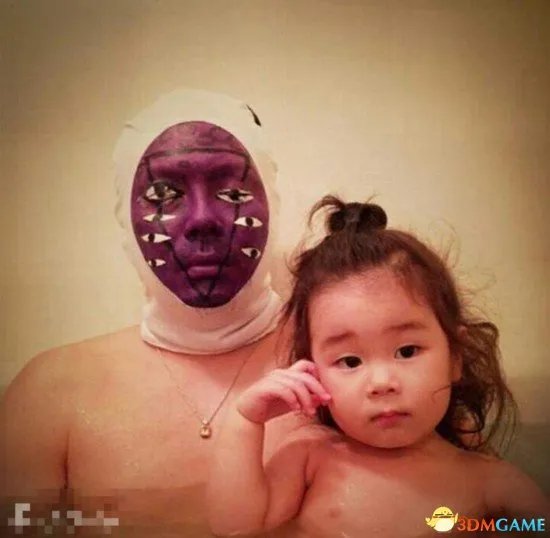 日本逗比父女泡澡照片走红网络 蠢萌犯二又有爱