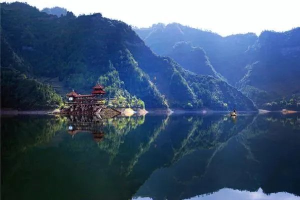 下联：千田连土土连田，如何对上联和横批？