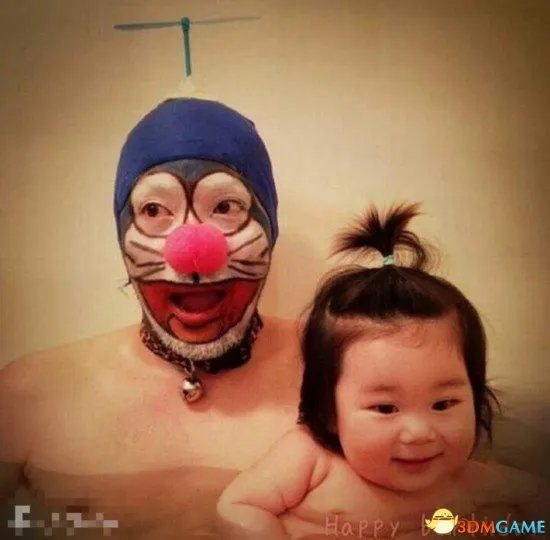 日本逗比父女泡澡照片走红网络 蠢萌犯二又有爱