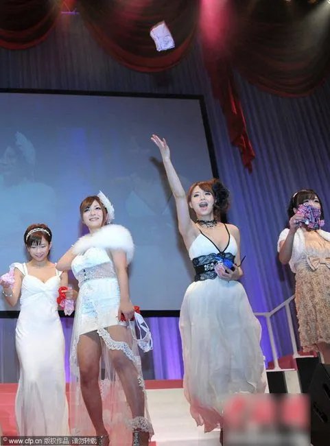 日本AV女优颁奖礼 最佳新人萌系魔力纱仓抛内裤