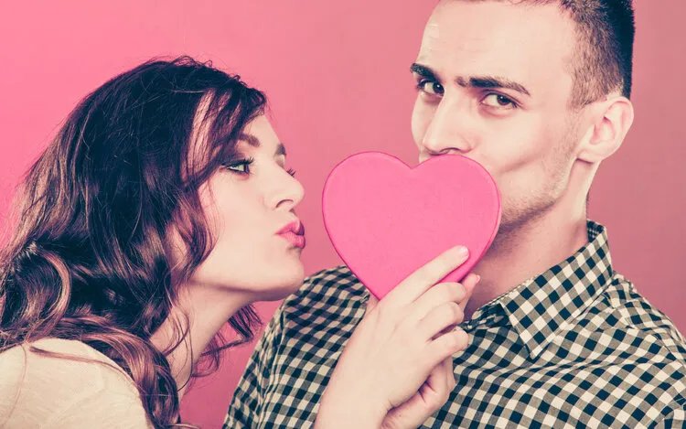 “我被她吸引了”！有4种特质的女人，最招男人喜欢