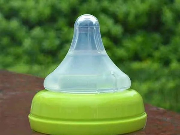 
				日本进口的贝亲安抚奶嘴有几个型号？
			