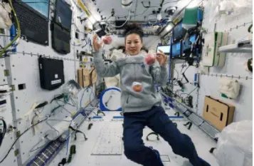 太空出差三人组向青年志愿者送上祝福，他们是怎么说的？