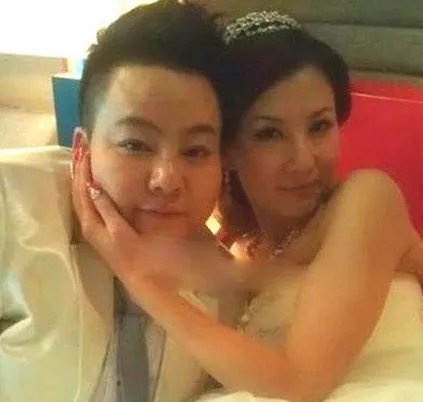 爆韩红与管彤结婚现场 韩红和管彤同居照片