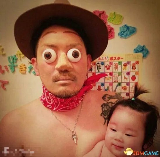 日本逗比父女泡澡照片走红网络 蠢萌犯二又有爱