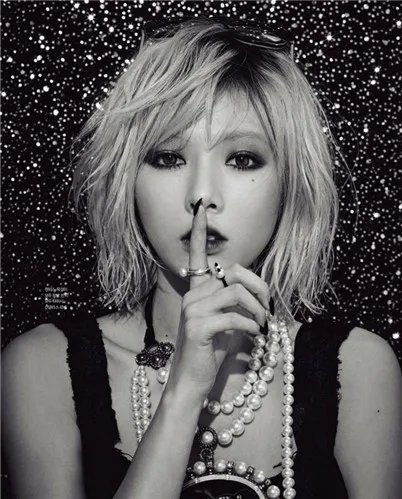 性感女神金泫雅图片获赞 比基尼照、素颜照获好评