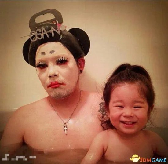 日本逗比父女泡澡照片走红网络 蠢萌犯二又有爱