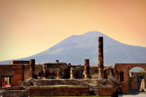 世界十大古墓稀世珍宝,萨顿胡上榜,第一是世界十大古墓之一