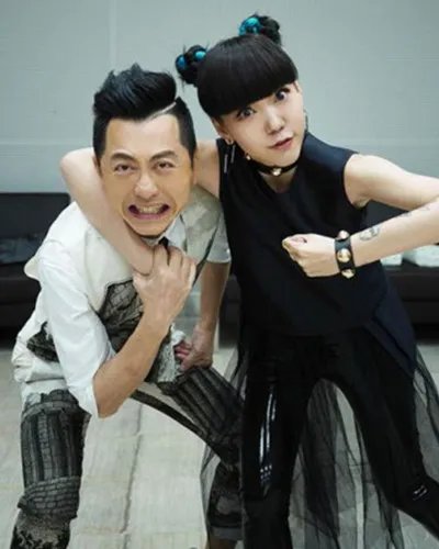 庾澄庆吴莫愁恋情真假成迷 网曝2人已秘密同居引热议