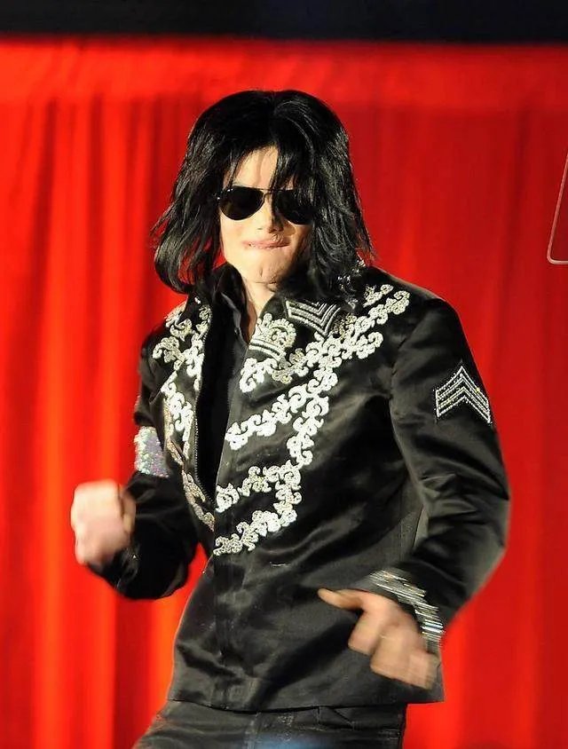 迈克尔杰克逊是如何变白的？