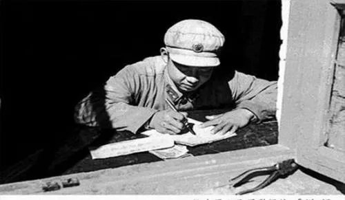 学雷锋树新风黑板报的资料内容