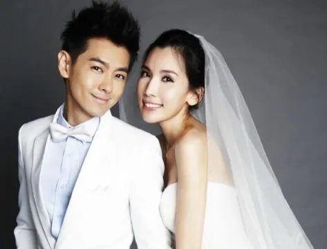 陈若仪性感图片曝光 将与林志颖举行世纪婚礼