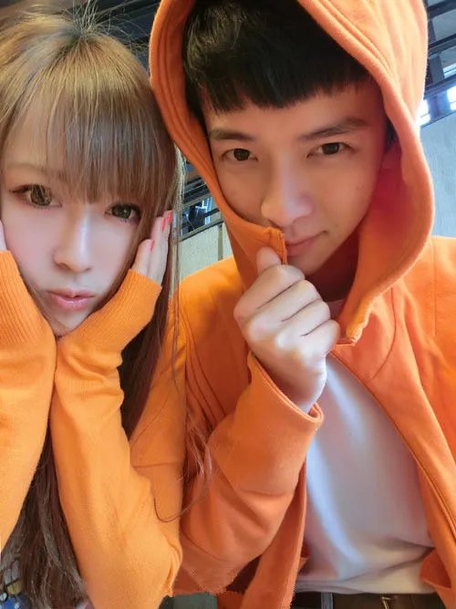 qq情侣皮肤,一对两张,比如这两张,要大图！