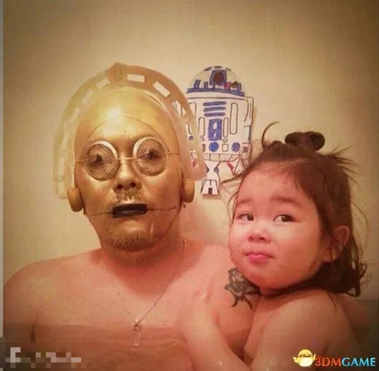 日本逗比父女泡澡照片走红网络 蠢萌犯二又有爱