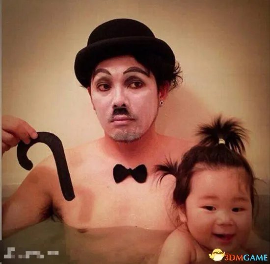 日本逗比父女泡澡照片走红网络 蠢萌犯二又有爱