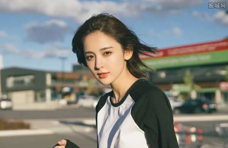 冯铭潮疯狂不雅照 与佟晨洁深夜车震曝光