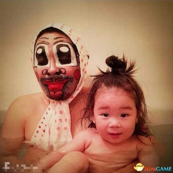 日本逗比父女泡澡照片走红网络 蠢萌犯二又有爱
