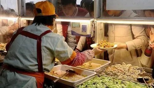 高校食堂出现一道神菜 那些年在学校吃过的黑暗料理