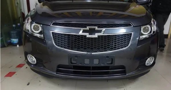 雪佛兰科鲁兹大灯改装图，科鲁兹改装led大灯作业