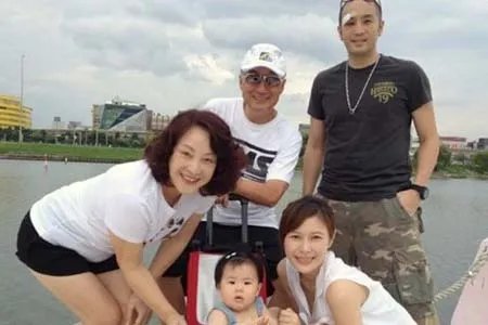 唐志中父母现身《爸回2》 爆唐父背景惊人