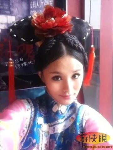 神马格格红遍网络 鬼节烧纸马引发网友猜测