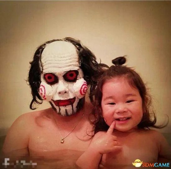 日本逗比父女泡澡照片走红网络 蠢萌犯二又有爱